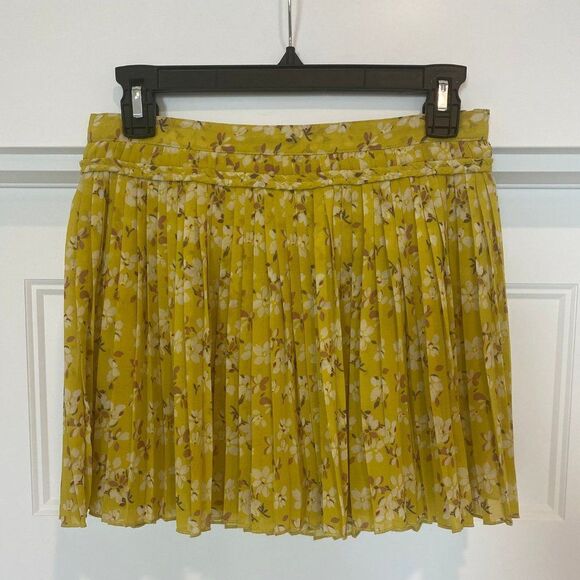 American Eagle Outfitters Chic Yellow Floral Feminine Pleated Mini Skirt, 0/XS - Picture 2 of 10